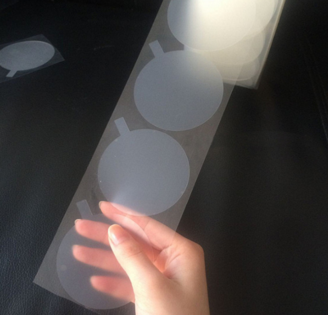 帯電防止・耐熱性に優れたPETマット保護フィルム。高温工程でも糊残りしない高品質設計。液晶・タッチパネル用途に最適。